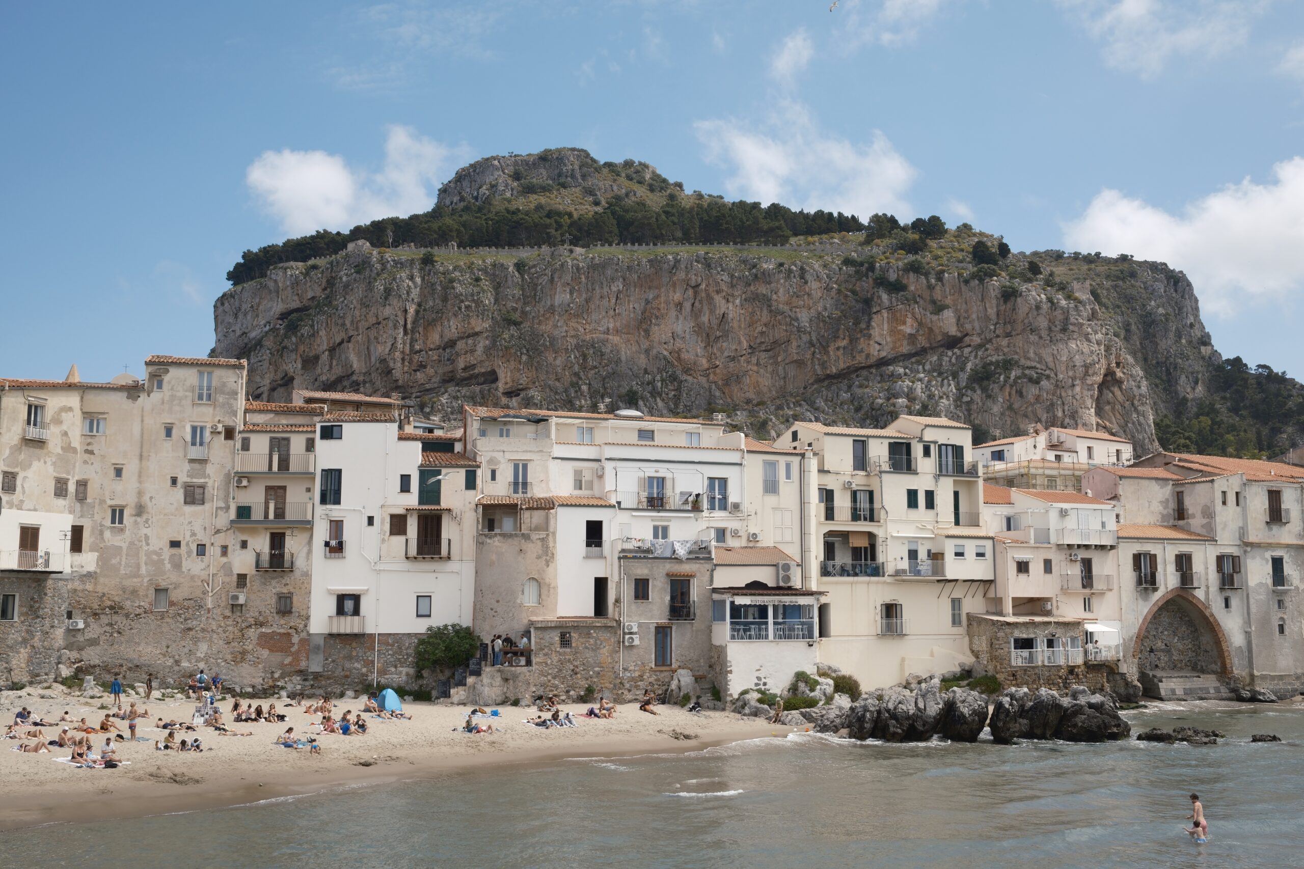 Fotoreportage aus Cefalu: Ein Tag am Meer mit der Fujifilm x100vi